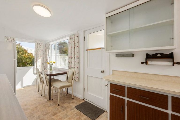 Photo of property in 32 Bridge Street, Rongotai, Wellington, 6022