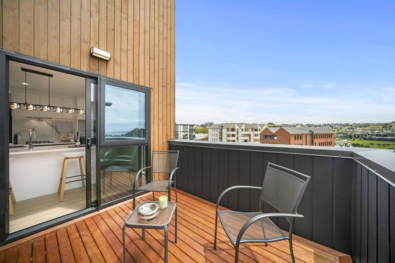 Photo of property in 10 Kiokio Street, Long Bay, Auckland, 0630