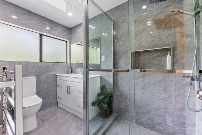 Photo of property in 43 Ohiwa Road, Papakura, 2582