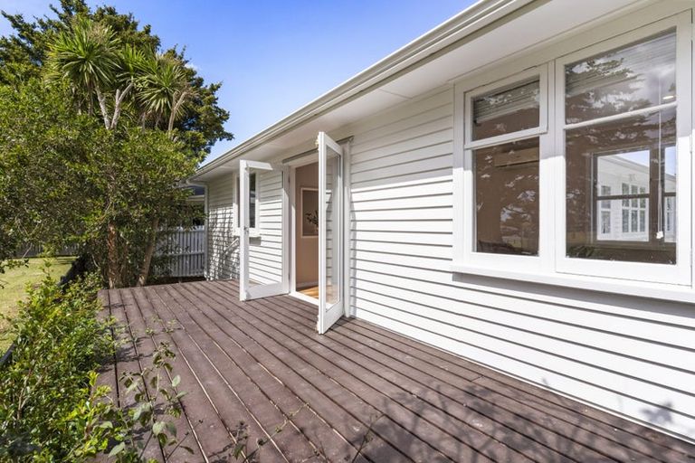 Photo of property in 24d Clinton Avenue, Te Atatu Peninsula, Auckland, 0610