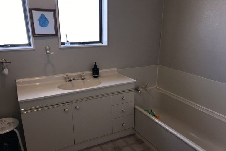 Photo of property in 2 Kamaka Crescent, Bridge Hill, Alexandra, 9320