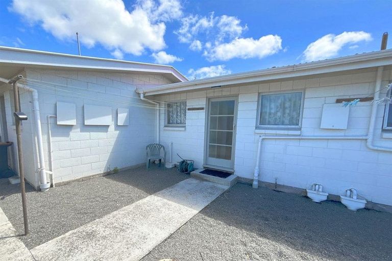 Photo of property in Kings Autos (ex Morgans Factory), 3/206 Hastings Street South, Hastings, 4122