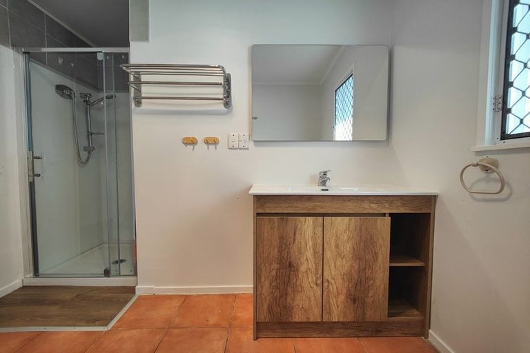 Photo of property in 20 Minaret Drive, Bucklands Beach, Auckland, 2014