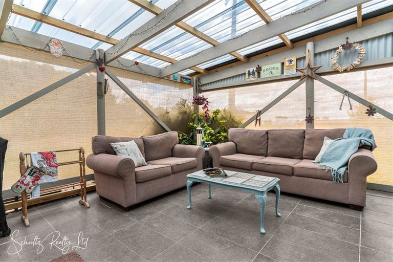 Photo of property in 17 Oparakau Road, Matakohe, 0594