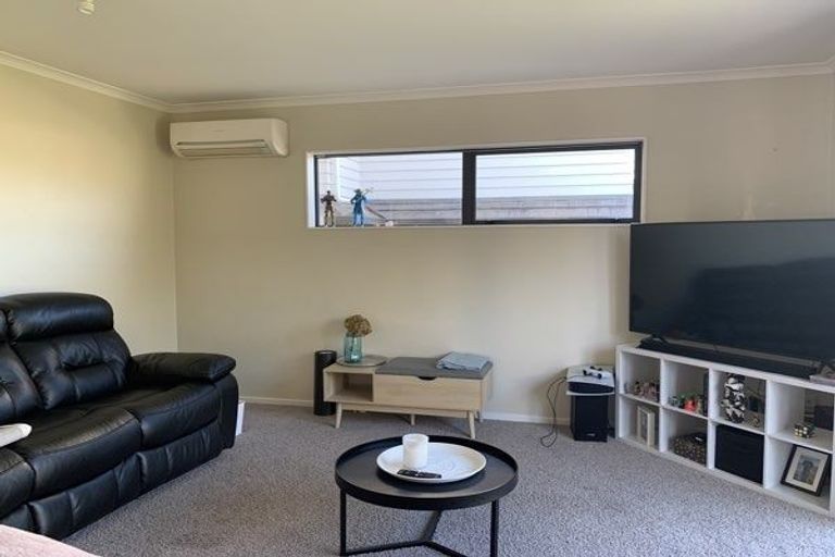 Photo of property in 14 Cresswell Place, Johnsonville, Wellington, 6037