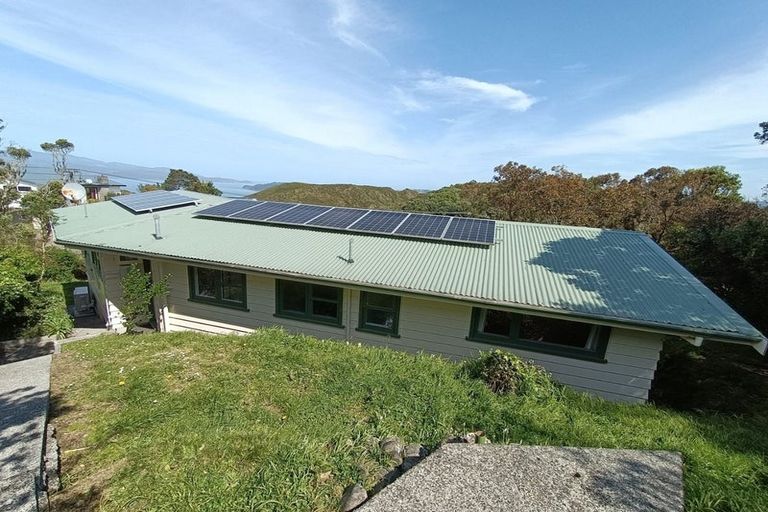 Photo of property in 29 Miles Crescent, Newlands, Wellington, 6037