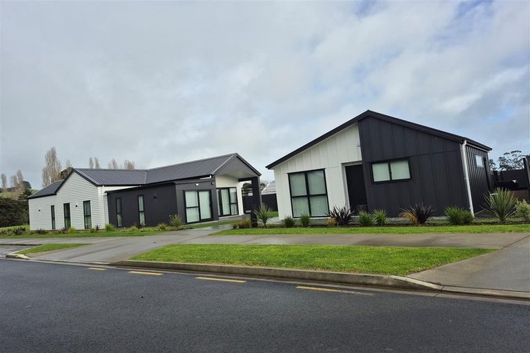 Photo of property in 33 Mataikokako Loop, Kawakawa Bay, 2585