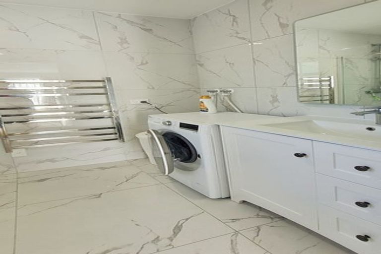 Photo of property in 90 Bond Crescent, Forrest Hill, Auckland, 0620