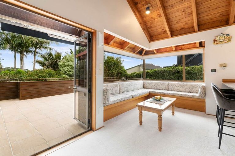 Photo of property in 2/60 Aberdeen Road, Campbells Bay, Auckland, 0620