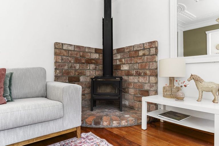 Photo of property in 15a Sycamore Grove, Lower Vogeltown, New Plymouth, 4310
