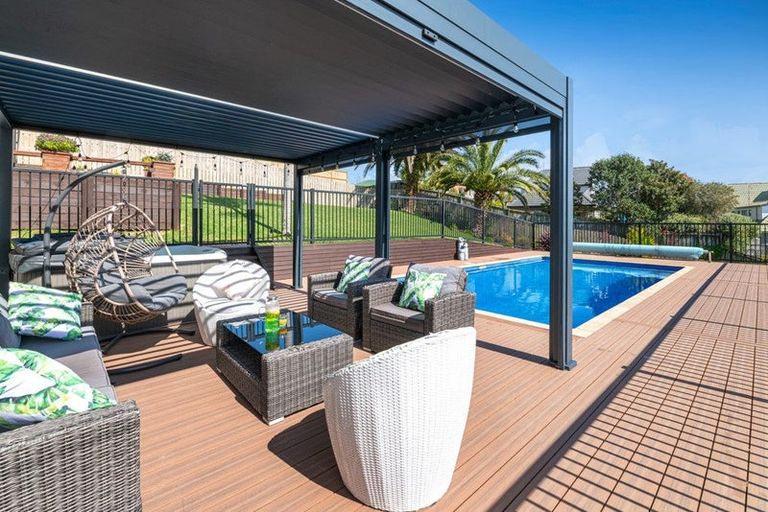 Photo of property in 11 Azure Grove, Unsworth Heights, Auckland, 0632