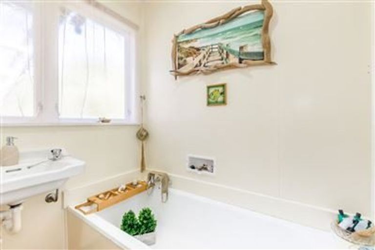 Photo of property in 5 Puriri Road, Waikanae, 5036