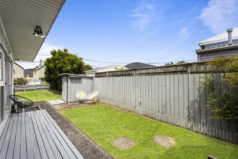 Photo of property in 2/2a Eskdale Road, Birkdale, Auckland, 0626