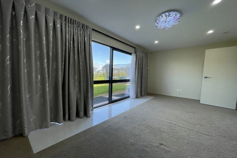 Photo of property in 3 Jammen Drive, Massey, Auckland, 0614