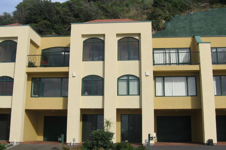 Photo of property in 10/148u Evans Bay Parade, Roseneath, Wellington, 6021