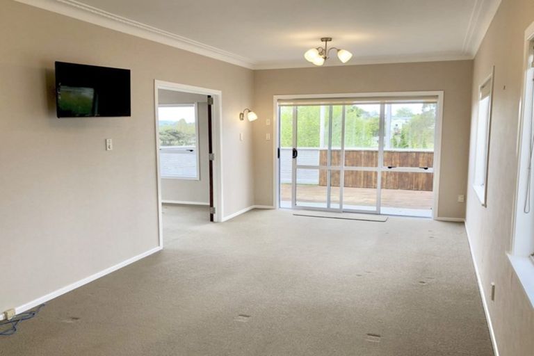 Photo of property in 100 Rosier Road, Glen Eden, Auckland, 0602