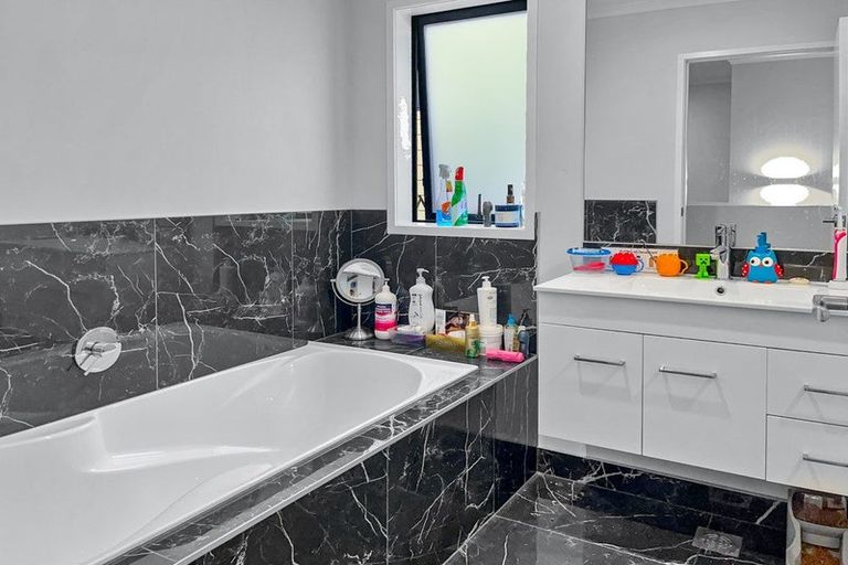 Photo of property in 7 Seafarer Crescent, Stanmore Bay, Whangaparaoa, 0932