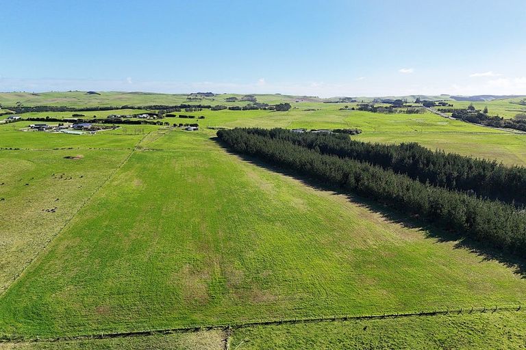 Photo of property in 413a Baylys Coast Road, Dargaville, 0377