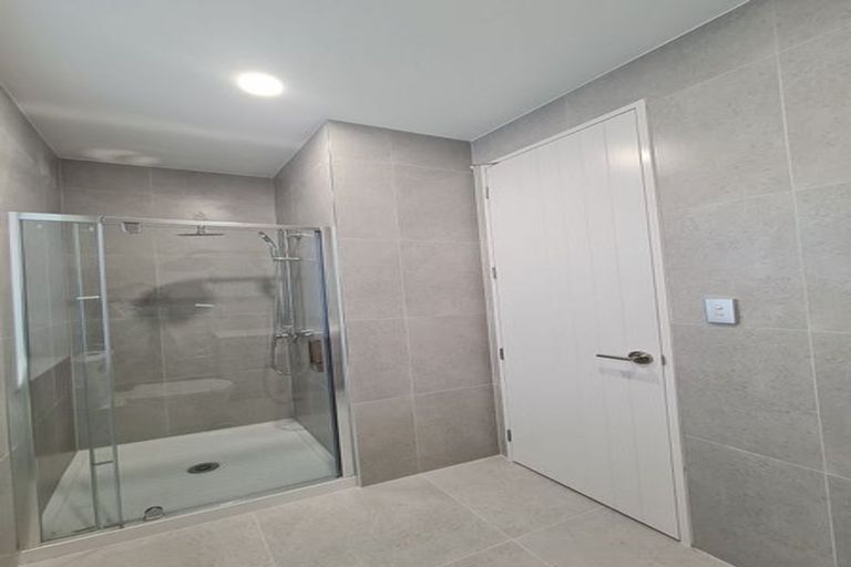 Photo of property in 2/532 Glenfield Road, Glenfield, Auckland, 0629