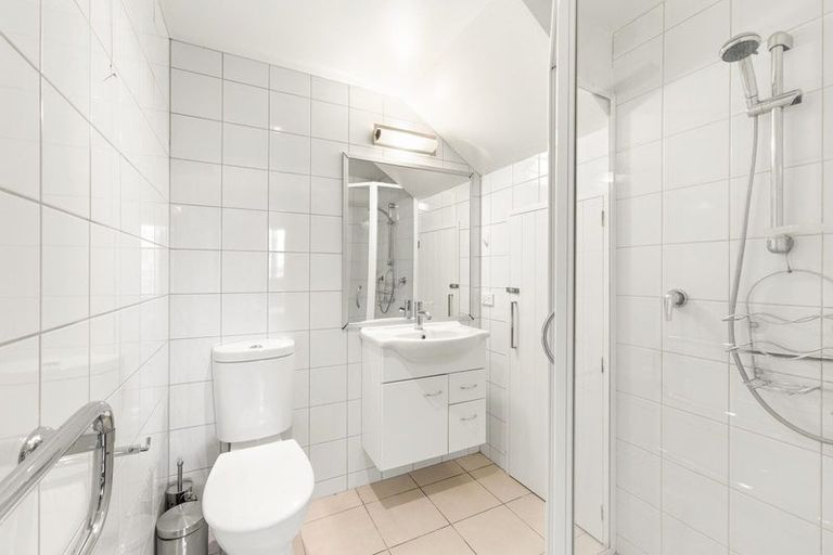 Photo of property in Arno Apartment, 10/8 Mckerrow Place, Sunshine Bay, Queenstown, 9300