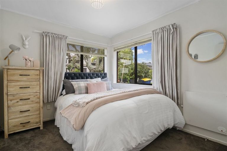 Photo of property in 1/16 Petrel Place, Massey, Auckland, 0614