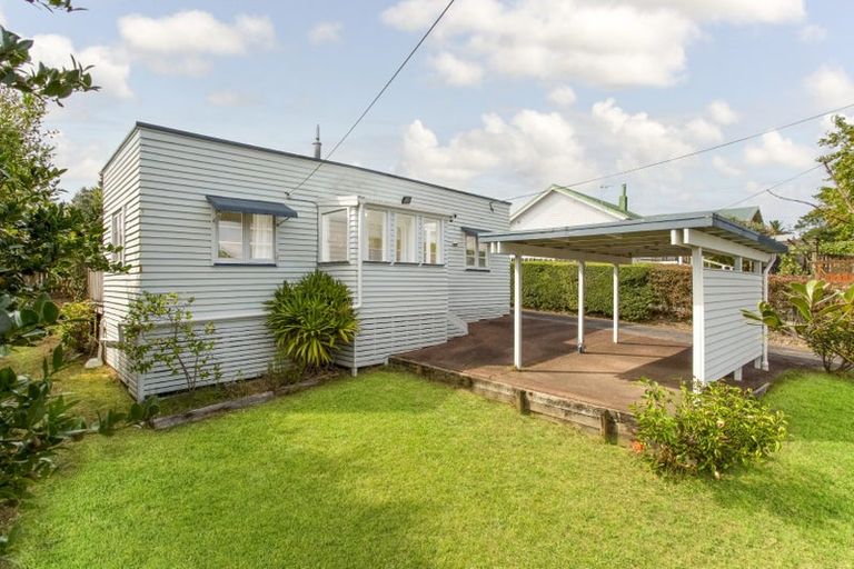 Photo of property in 17 Pine Street, New Lynn, Auckland, 0600