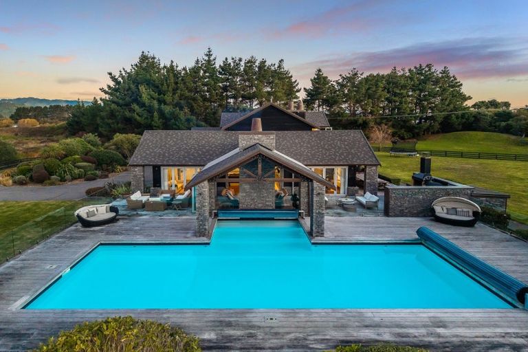 Photo of property in 2 Otaihanga Road, Paraparaumu Beach, Paraparaumu, 5032