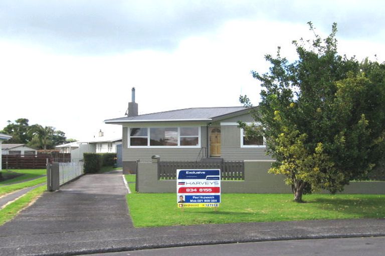 Photo of property in 28 Clinton Avenue, Te Atatu Peninsula, Auckland, 0610