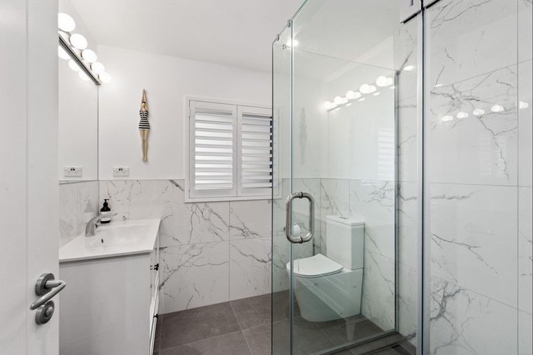 Photo of property in 96 Grovenor Drive, Orewa, 0931