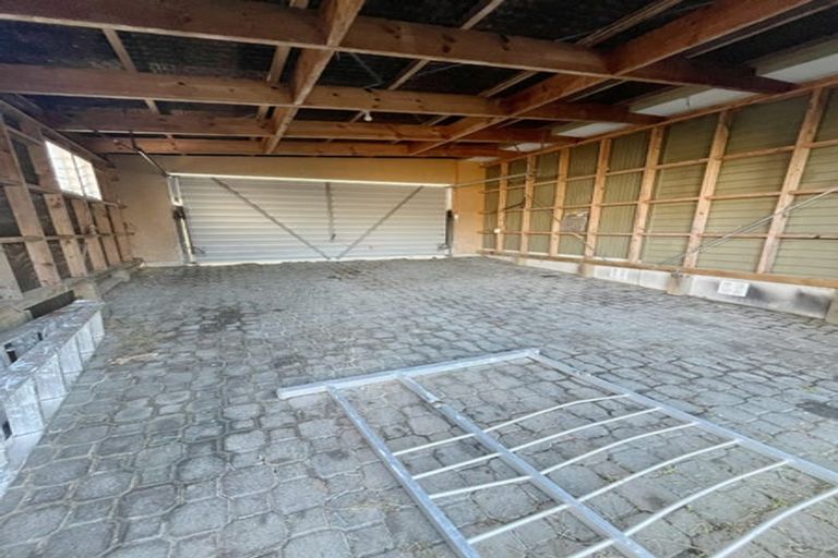Photo of property in 242 Sturges Road, Henderson, Auckland, 0612