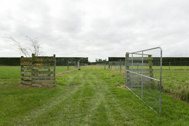 Photo of property in 1371 Longbeach Road, Eiffelton, Ashburton, 7774