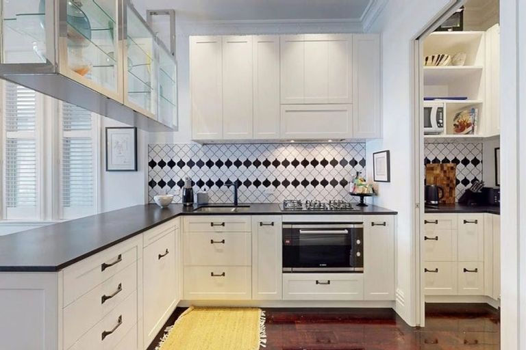 Photo of property in 322 Oriental Parade, Oriental Bay, Wellington, 6011