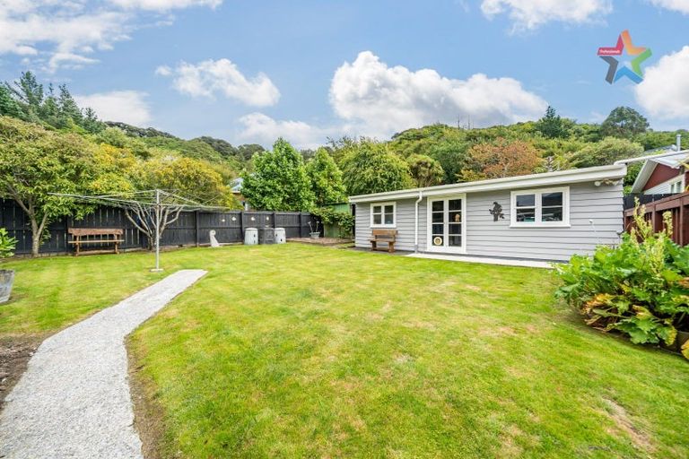 Photo of property in 33 Mcgowan Road, Wainuiomata, Lower Hutt, 5014