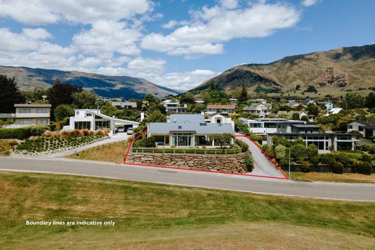 Photo of property in 19 Faulks Terrace, Wanaka, 9305