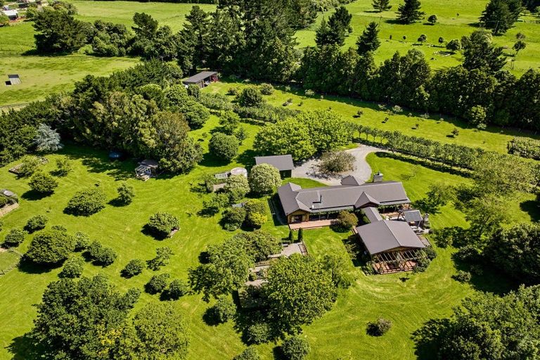 Photo of property in 96 Arcus Road, Te Horo, Otaki, 5582
