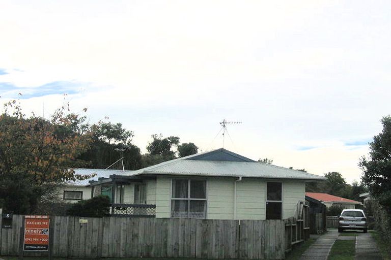 Photo of property in 8 Elder Grove, Paraparaumu, 5032
