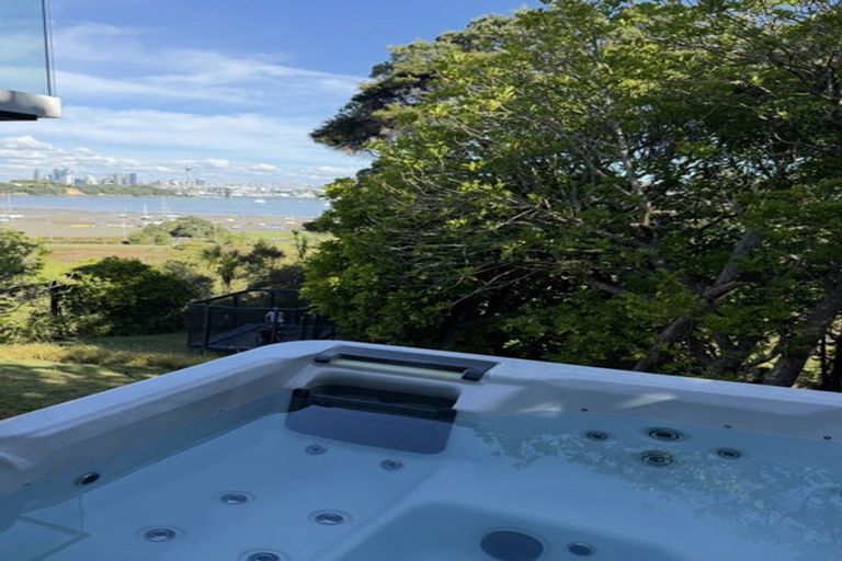 Photo of property in 48 Seaview Avenue, Northcote, Auckland, 0627