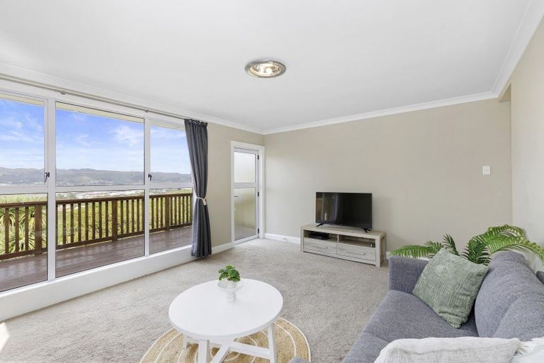 Photo of property in 12a Whenua View, Titahi Bay, Porirua, 5022