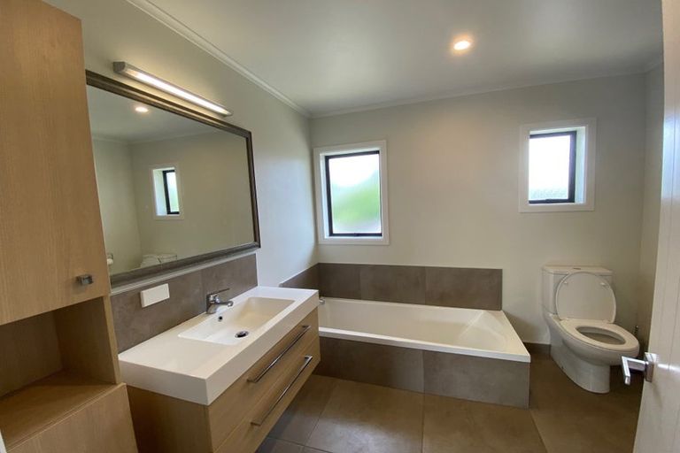 Photo of property in 80 Neil Avenue, Te Atatu Peninsula, Auckland, 0610