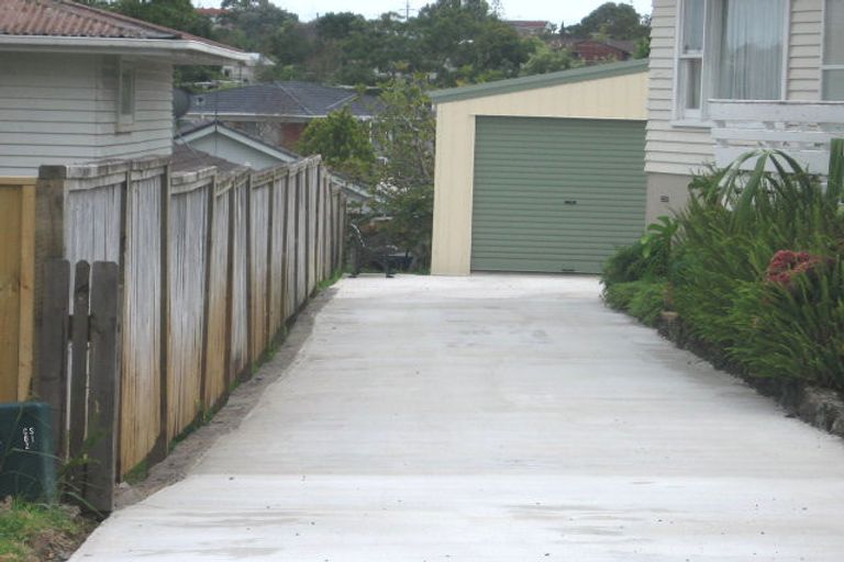 Photo of property in 2/38 Sunnyfield Crescent, Glenfield, Auckland, 0629
