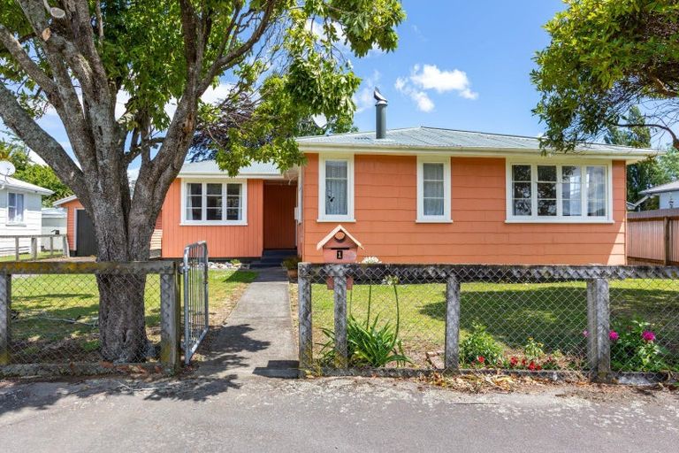 Photo of property in 1 Churchill Street, Pahiatua, 4910