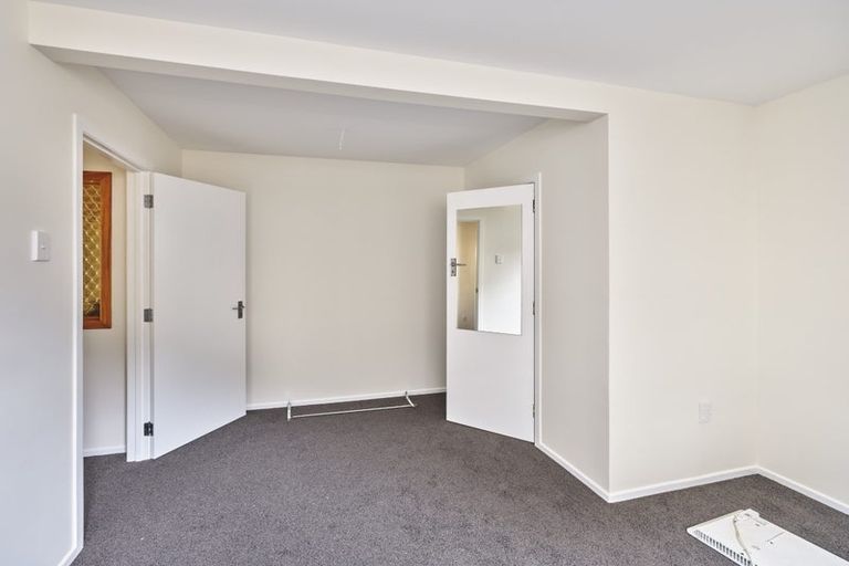 Photo of property in 20 Victoria Road, New Plymouth, 4310