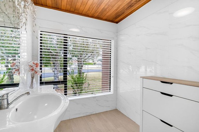 Photo of property in 26 Settlers Grove, Orewa, 0931