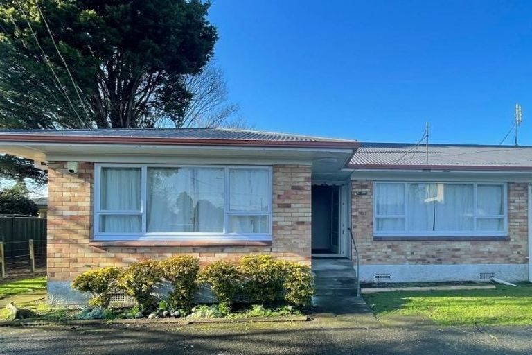 Photo of property in 1/37 Clevedon Road, Papakura, 2110