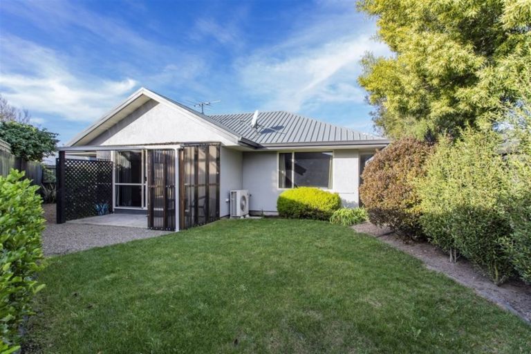 Photo of property in 28 Kirsten Place, Parklands, Christchurch, 8083