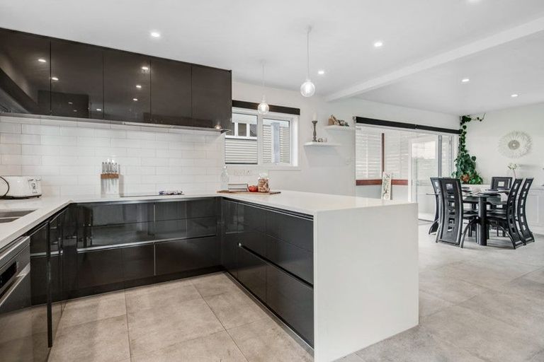 Photo of property in 6 Nelson Street, Helensville, 0800