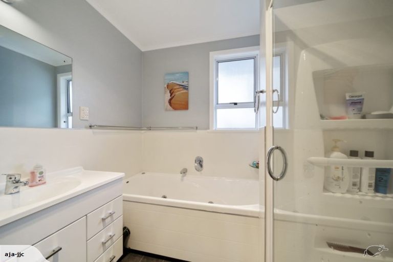 Photo of property in 33 Rosendale Avenue, Spotswood, New Plymouth, 4310