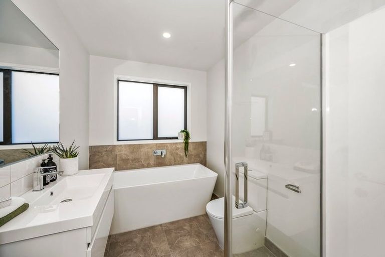 Photo of property in 4 Manaakitia Road, Karaka, 2124