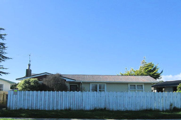Photo of property in 21 Mazengarb Road, Paraparaumu Beach, Paraparaumu, 5032