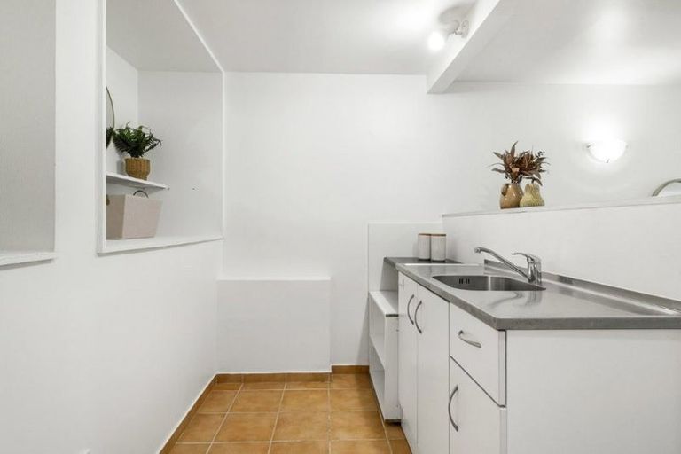 Photo of property in 7 Tranquil Glade, Hillcrest, Auckland, 0627